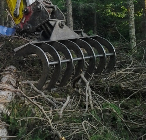 Râteau à branches ( développé spécialement par l'entreprise A. Mooser SA à Charmey 